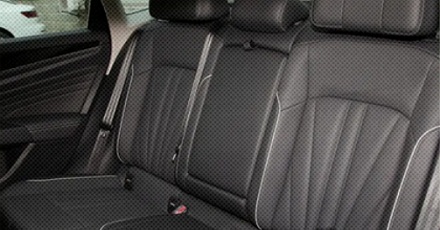 汽车发生碰撞，后座哪个位置最安全？