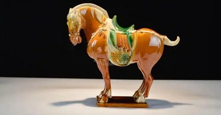 为什么唐三彩的马，尾巴都特别短？