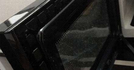 为什么微波炉的门上都要嵌一大块黑色网？