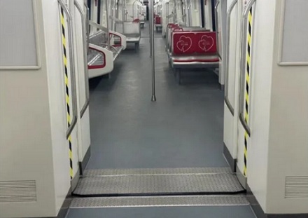 坐地铁时感觉「漏风」，是车厢没关好吗？