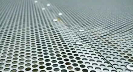 「中国天眼」望远镜遇到暴雨会装满吗？怎么排水？