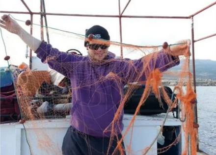 为什么打渔时要在网上抹辣酱？