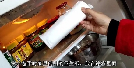 如何方便去除冰箱中的异味和湿气？