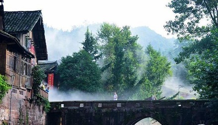 我国哪个城市被称为「雨城」？